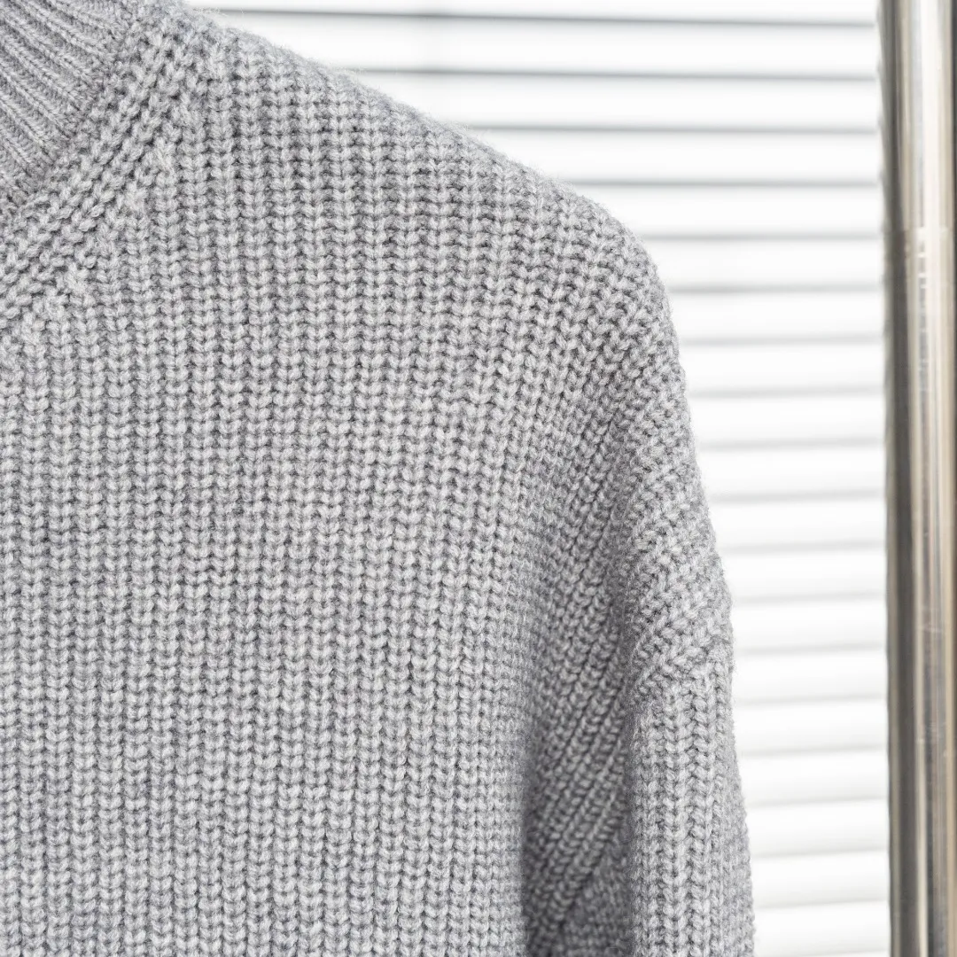 P310 top version (different currencies) Style: Stone Island STONE LSLAND high weight knitted wool cardigan jacket Color: Picture color Size: M-XXXL Fabric: Blended Accessories: Full set of customized accessories No gender distinction, same style for men and women